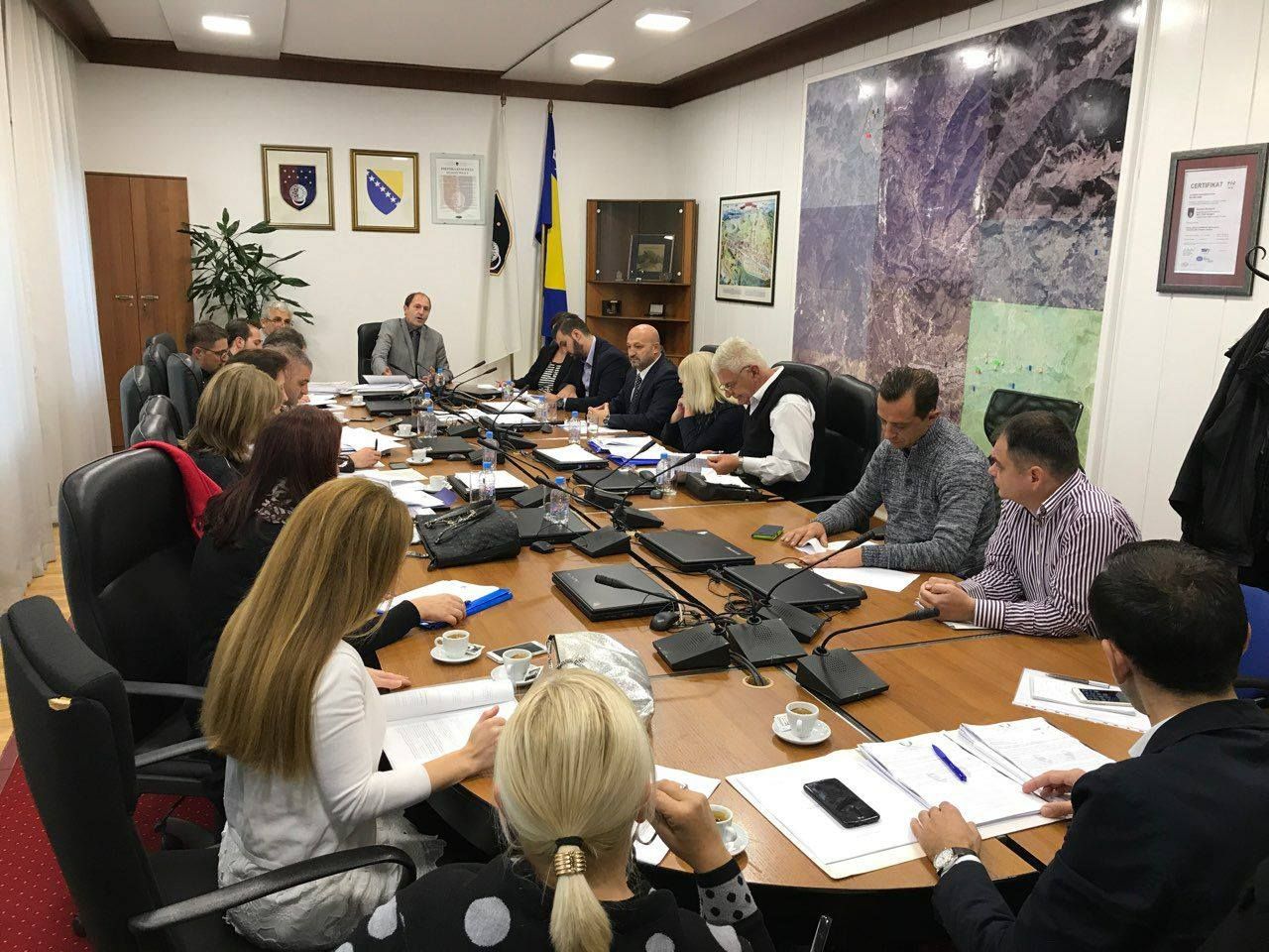 Održan Sastanak U Vladi KS U Vezi Zakona O Plaćama I Naknadama U Organima Vlasti KS