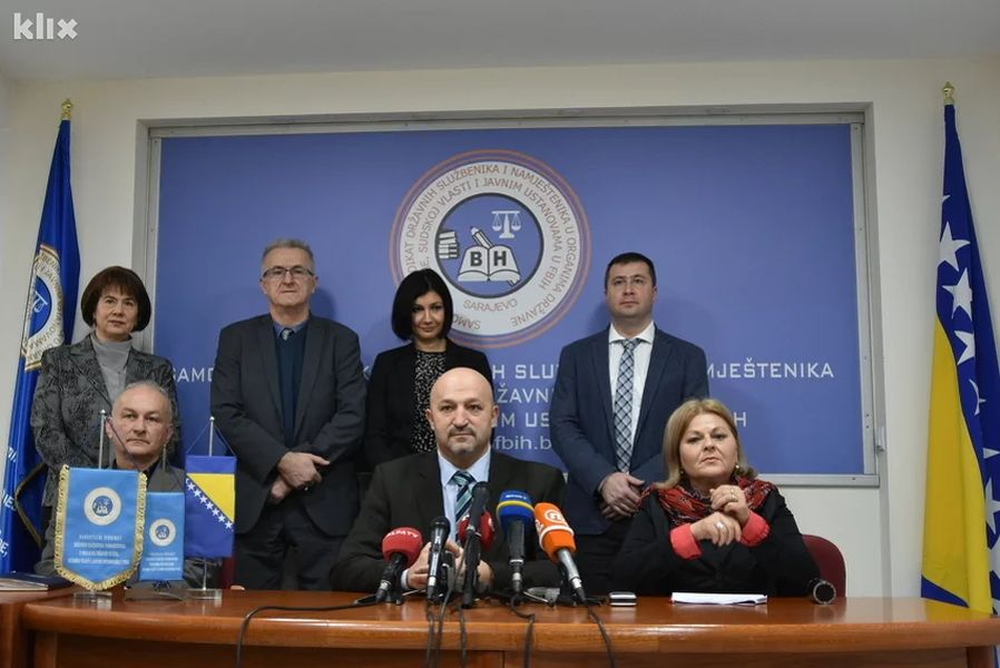 Uposlenici Porezne Uprave Nastavljaju štrajk: Sakupili Smo 5,5 Milijardi KM, A Vlast Nas Ignoriše