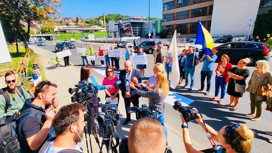 Generalni štrajk Sindikalne Organizacije Agencije Za Privatizaciju FBiH Ispred Zgrade Vlade Federacije BiH