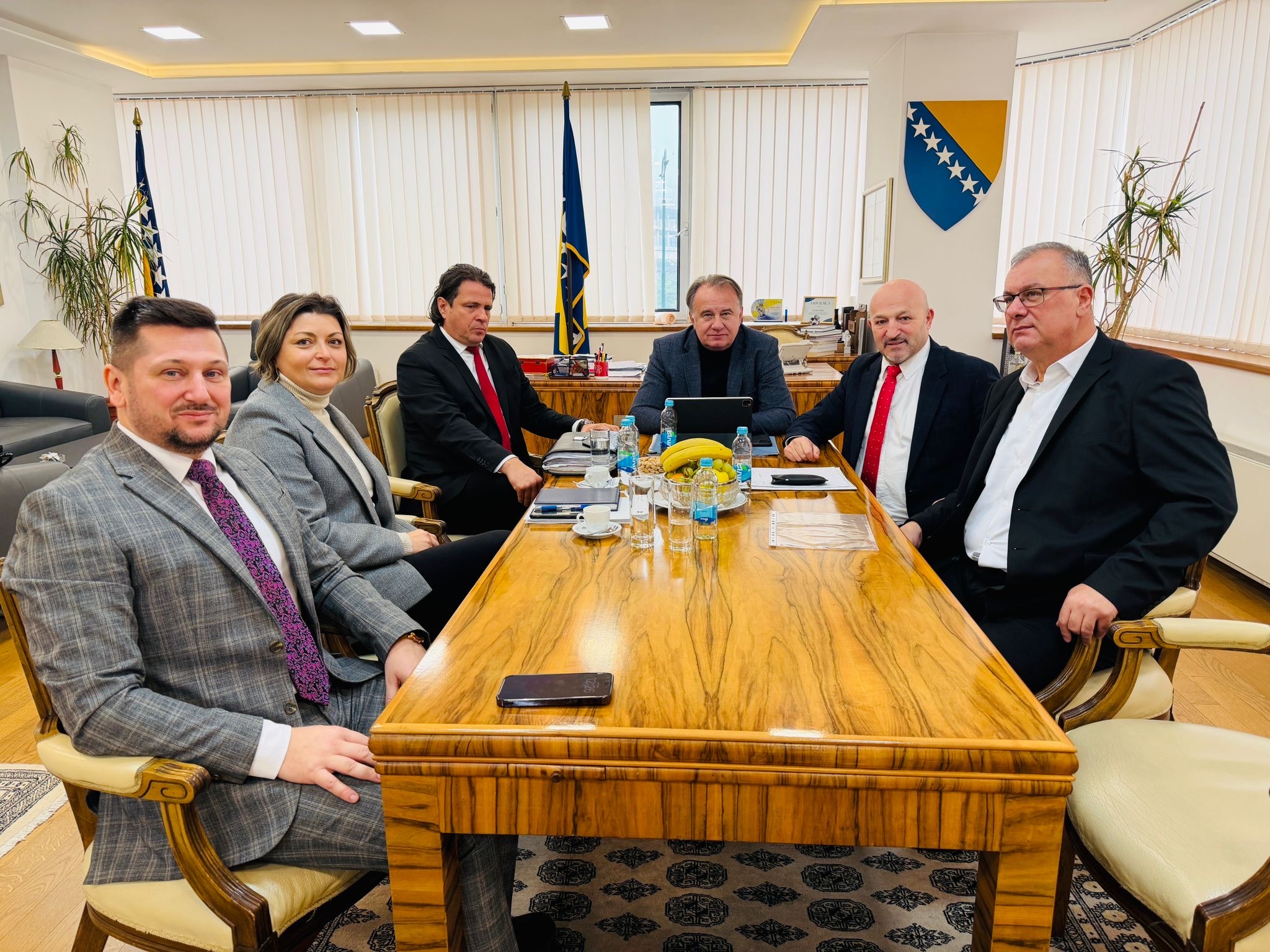 Održan Sastanak U Vladi FBiH Po Pitanjima Položaja Uposlenika Porezne Uprave FBiH